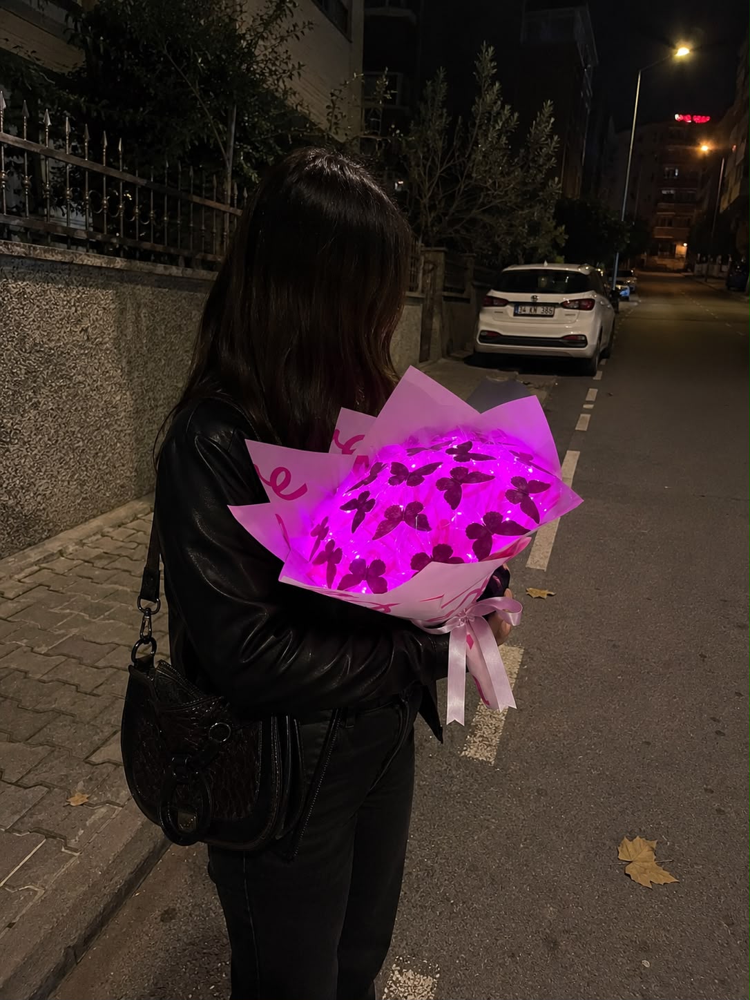 Işıltılı Kelebek Buketi – LED’li Özel Tasarım